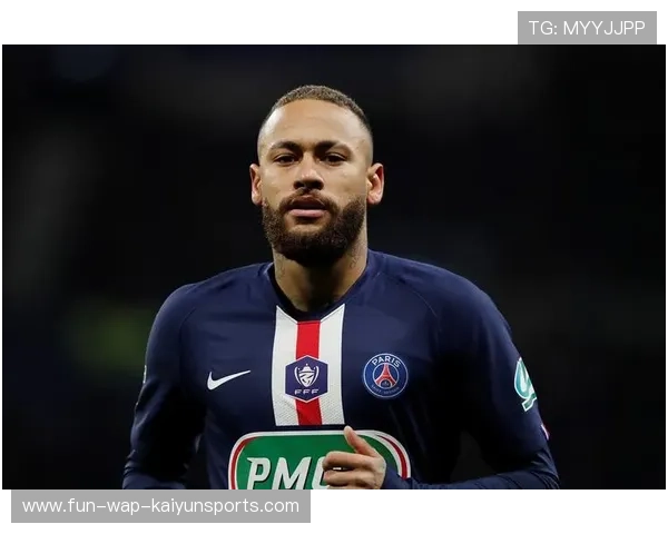 巴黎中路连续斜传形成空当，内马尔推射见效