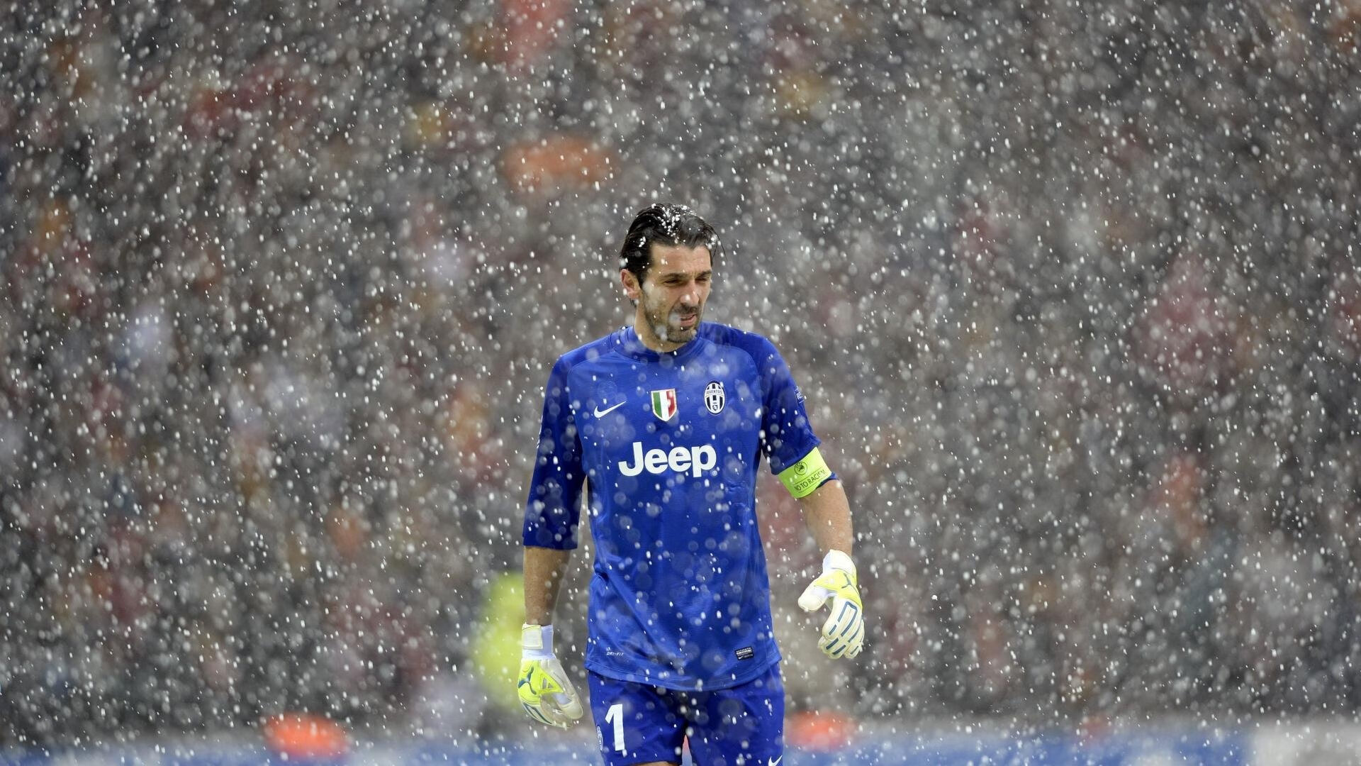 开云体育链接-英超球队基于实时数据调整高位逼抢战术效率分析，英超高位压迫