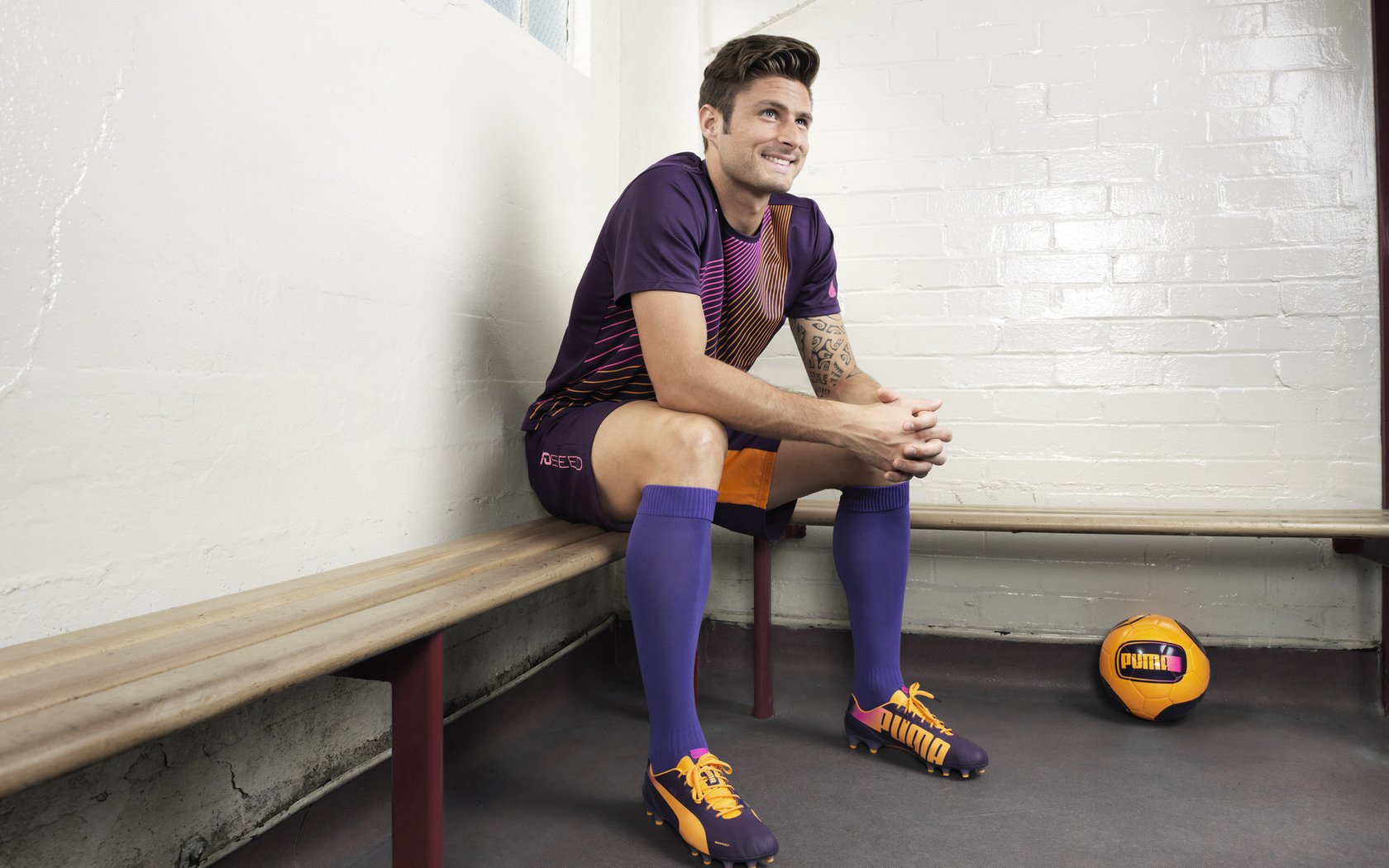 “羽毛球赛场：简阳文体中心迎来世界冠军角逐”